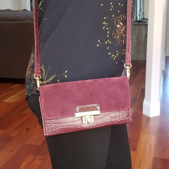 NWOT WHBM Burgundy Leather Crossbody Purse Wallet - Picture 3 of 7